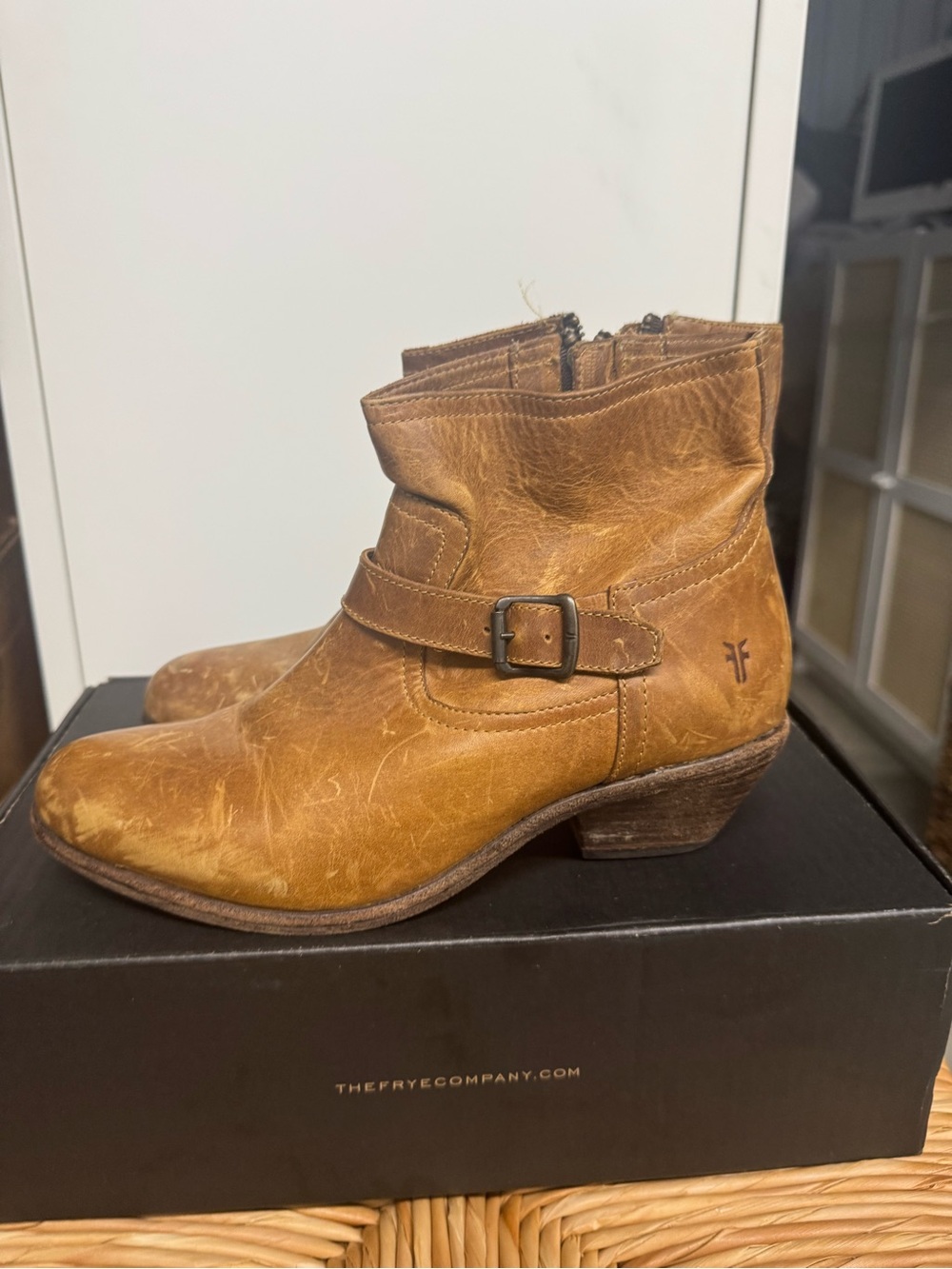 Frye Women’s bootie 8.5